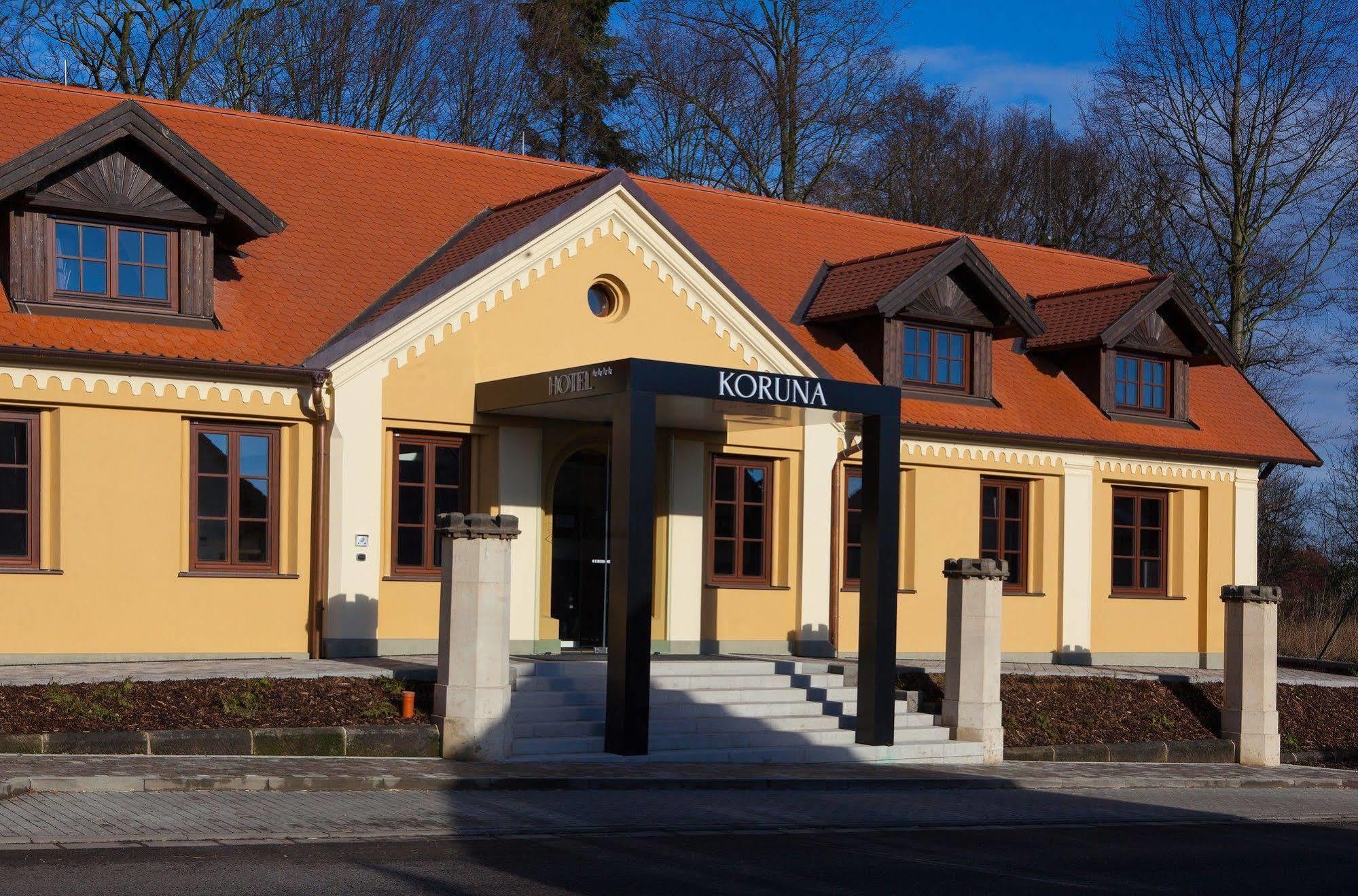Hotel Koruna Chlumec nad Cidlinou Exterior photo